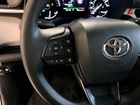 Used 2025 Toyota Sienna LE image 23