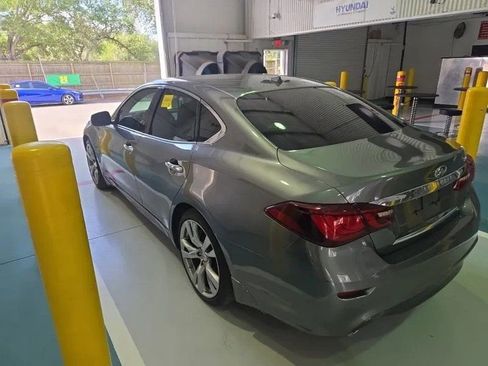 Used 2018 INFINITI Q70 Luxe w/ Sport Package image 2