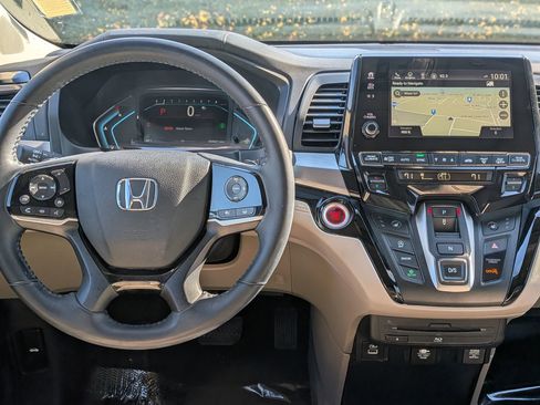 Used 2023 Honda Odyssey Touring image 18