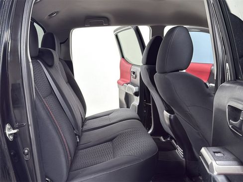 Certified 2017 Toyota Tacoma SR5 image 17