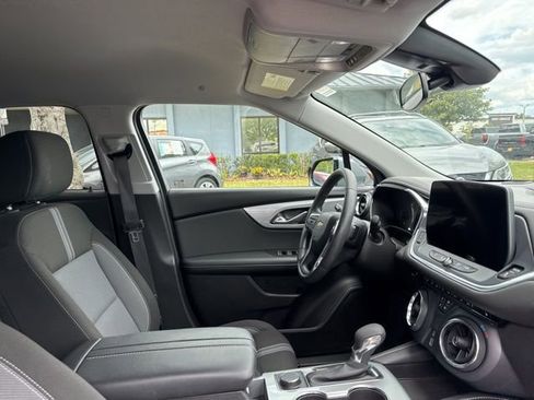 Used 2025 Chevrolet Blazer LT image 11