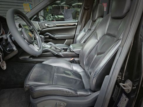 Used 2016 Porsche Cayenne image 17