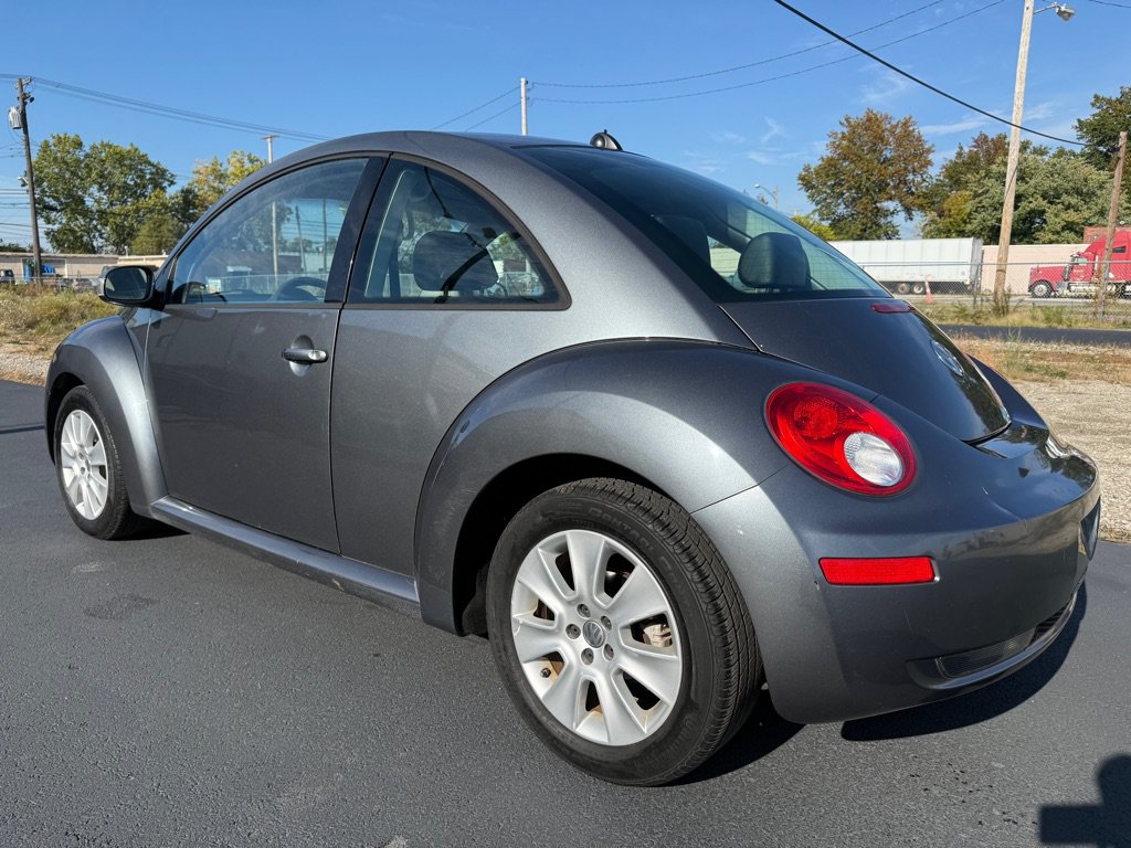 Used 2008 Volkswagen Beetle S FWD image 4
