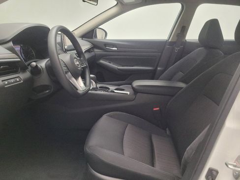 Used 2025 Nissan Altima 2.5 SV FWD image 17