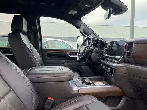 Used 2024 Chevrolet Silverado 3500 High Country w/ High Country Premium Package image 2