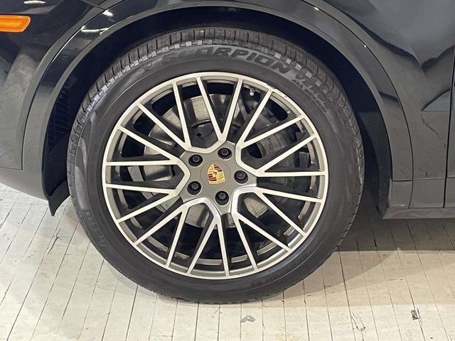Used 2023 Porsche Cayenne S AWD/4WD image 11