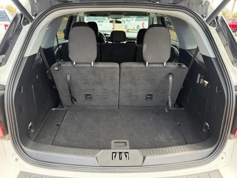 Used 2024 Ford Explorer XLT RWD image 39
