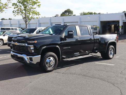 Used 2024 Chevrolet Silverado 3500 LT w/ Convenience Package AWD/4WD image 5