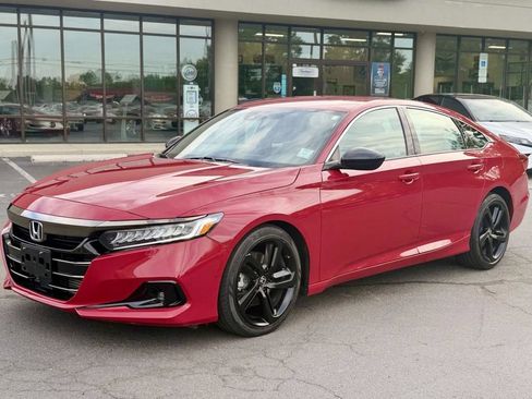 Used 2022 Honda Accord Sport image 2