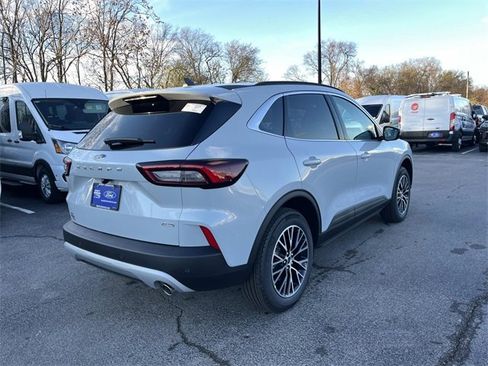 New 2026 Ford Escape SE image 3