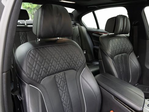 Used 2020 BMW M550i xDrive w/ Dynamic Handling Package image 21