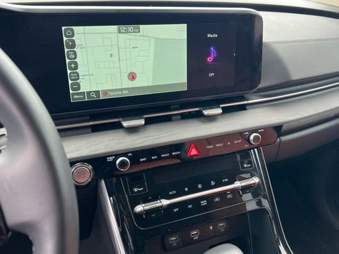 Certified 2024 Kia Carnival SX image 20