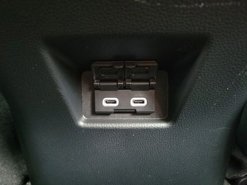 Used 2023 Toyota Venza Limited image 16