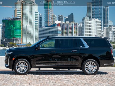 Used 2022 Cadillac Escalade ESV Premium Luxury image 13
