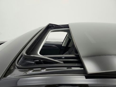 Used 2022 Audi S8 image 11