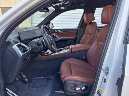 Used 2023 BMW X7 M60i w/ Climate Comfort Package AWD/4WD image 17