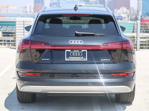 Used 2022 Audi e-tron Premium image 7