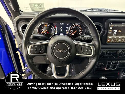 Used 2018 Jeep Wrangler Unlimited Sahara AWD/4WD image 11