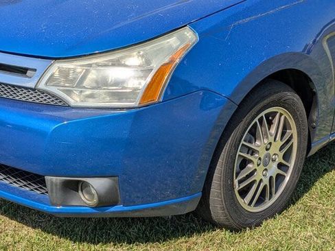 Used 2010 Ford Focus SE image 9