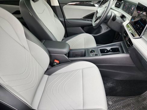 New 2025 Volkswagen Tiguan SE AWD/4WD image 5