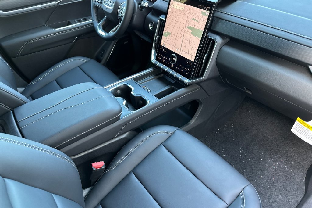 Used 2025 GMC Acadia Elevation w/ Elevation Premium Package FWD image 17
