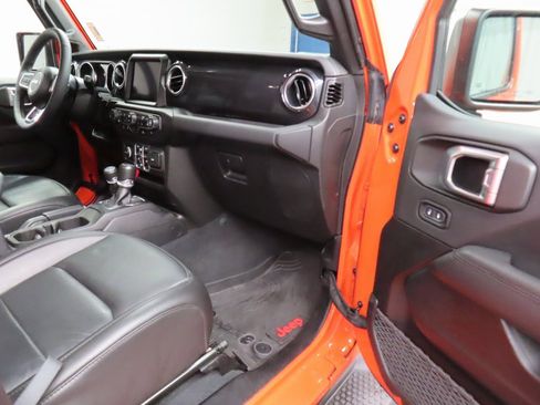 Used 2023 Jeep Wrangler Unlimited Sahara image 27