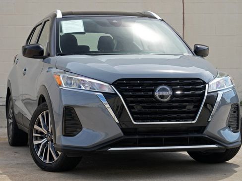 Used 2023 Nissan Kicks SV FWD image 2