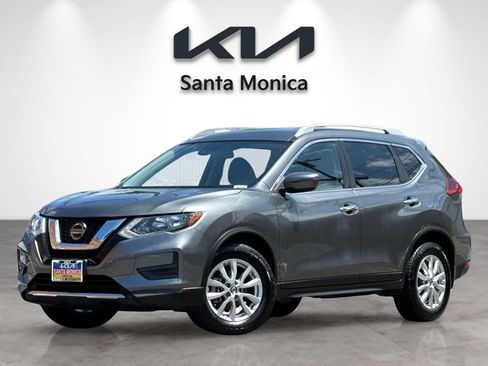 Used 2020 Nissan Rogue SV FWD image 2