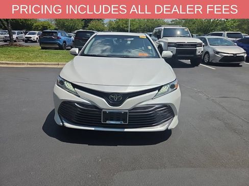 Used 2020 Toyota Camry XLE FWD image 12