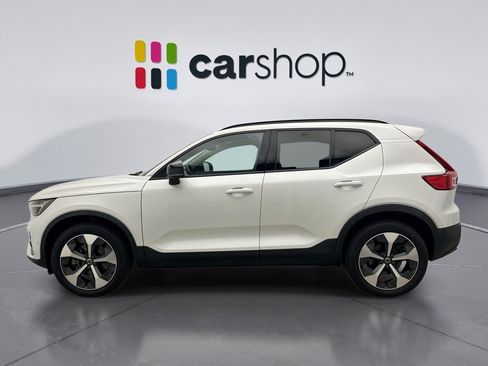 Used 2023 Volvo XC40 B5 Plus w/ Driver Assist Package AWD/4WD image 2