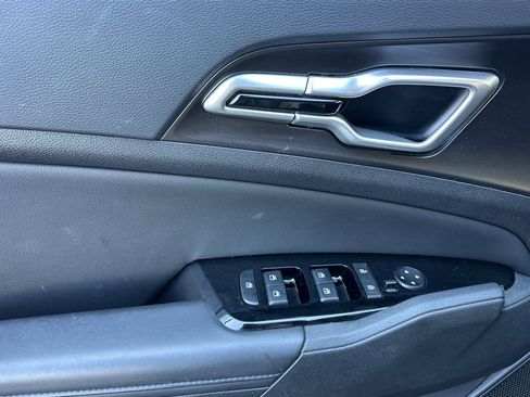 Used 2024 Kia Sportage EX FWD image 8