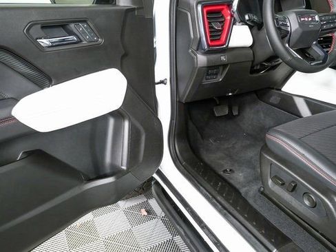 New 2025 GMC Canyon AT4 w/ AT4X Package image 7