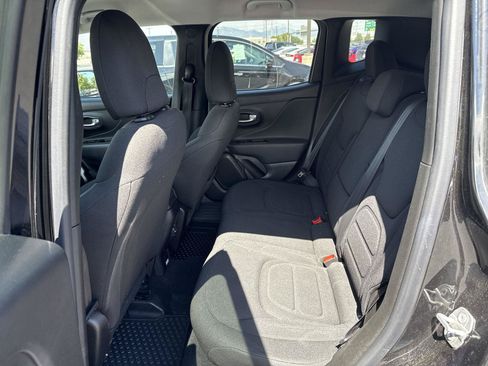 Used 2022 Jeep Renegade Latitude w/ Convenience Group AWD/4WD image 14