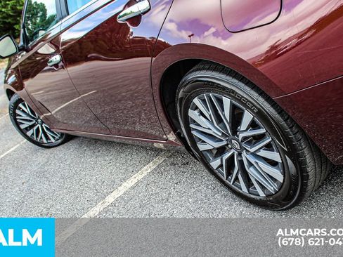 Used 2024 Nissan Altima 2.5 SV FWD image 14
