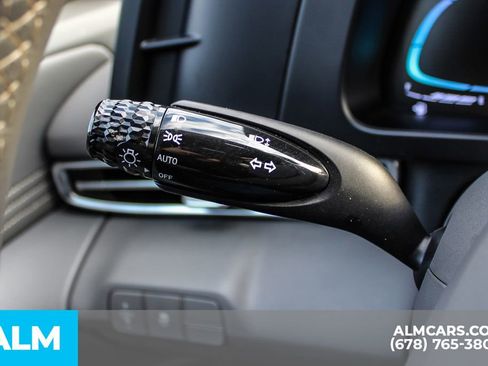 Used 2025 Hyundai Elantra Sport image 29