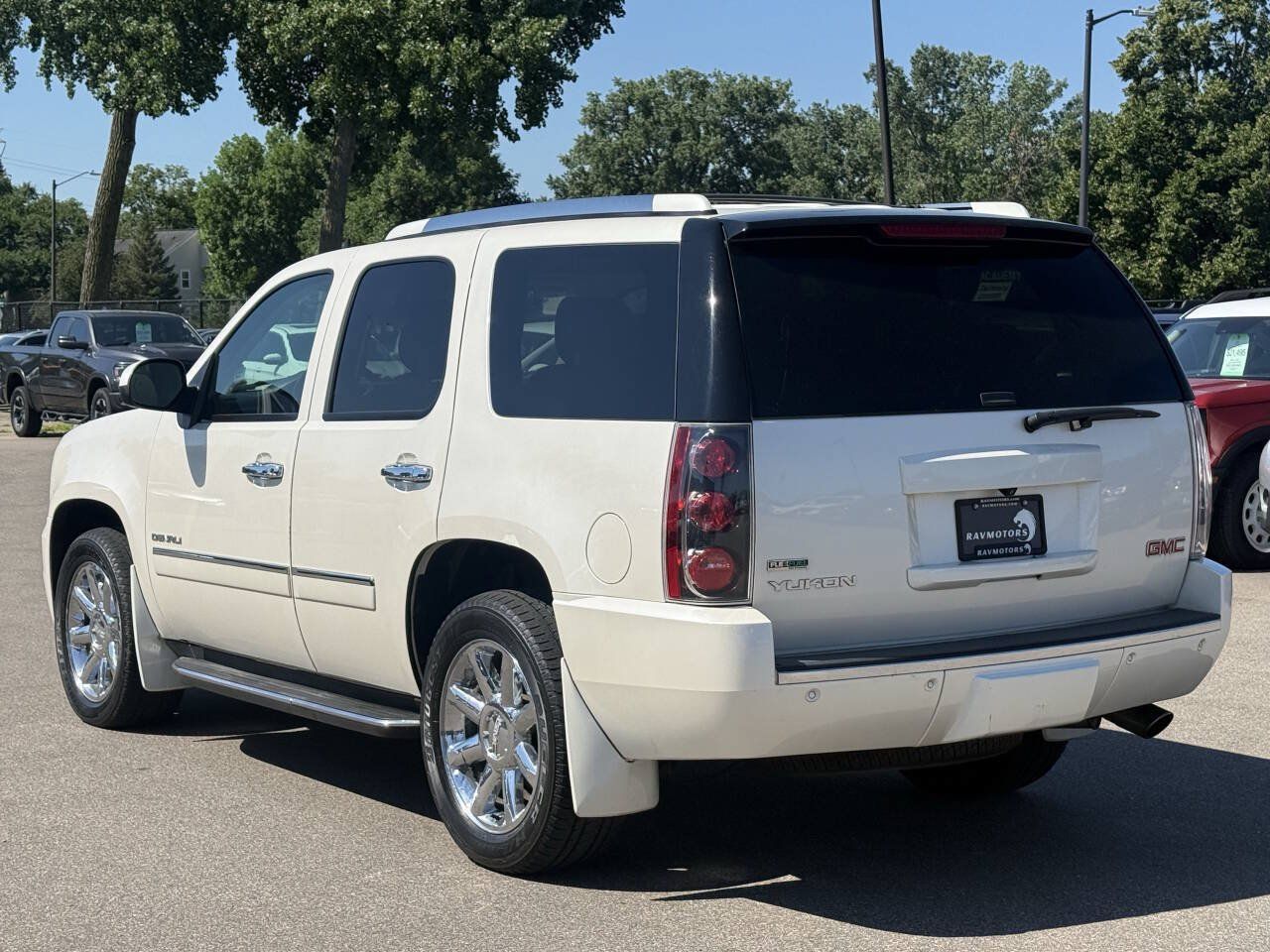 Used 2012 GMC Yukon Denali AWD/4WD image 9