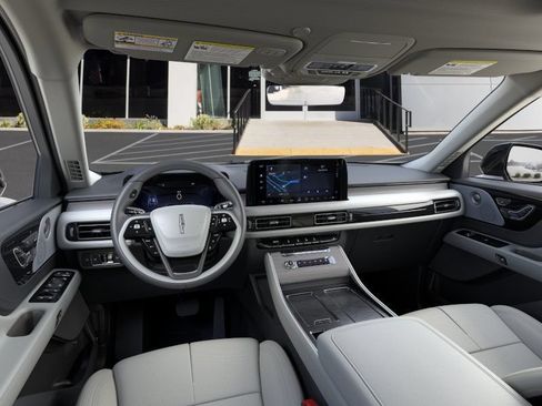 Used 2025 Lincoln Aviator Reserve w/ Equipment Group 201A AWD/4WD image 9