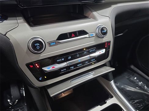 Used 2023 Ford Explorer XLT w/ Equipment Group 202A image 24