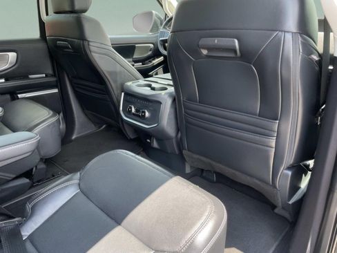 Used 2025 Ford Expedition Platinum AWD/4WD image 17