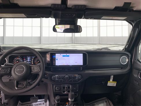 Used 2025 Jeep Gladiator Sport image 11