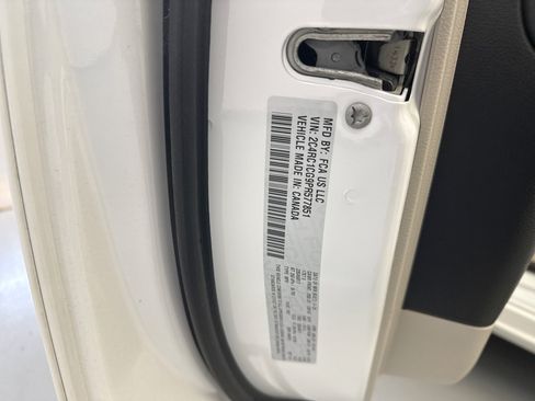 Used 2023 Chrysler Voyager LX FWD image 10