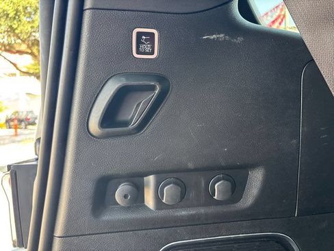 Used 2024 Jeep Wagoneer Series II w/ Flexible Seating Group RWD image 16