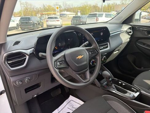 Used 2025 Chevrolet TrailBlazer LT AWD/4WD image 19