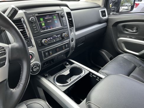 Used 2019 Nissan Titan PRO-4X w/ Pro-4x Convenience Package AWD/4WD image 30