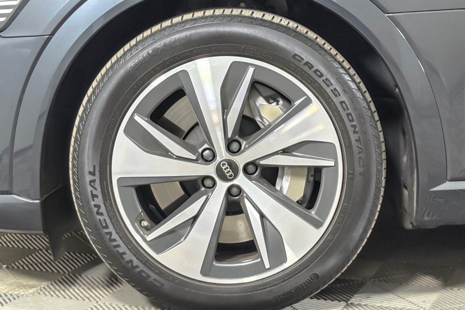 Used 2024 Audi Q8 e-tron Premium AWD/4WD image 25