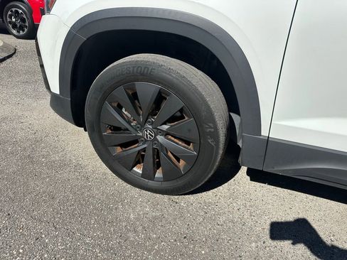 Used 2022 Volkswagen Taos S image 11