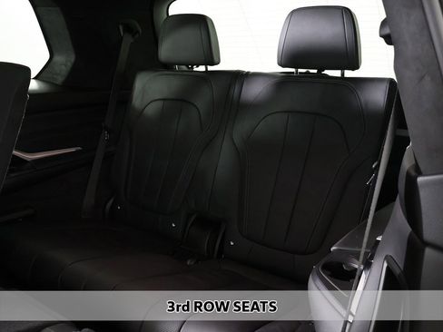 Used 2022 BMW X7 M50i image 11
