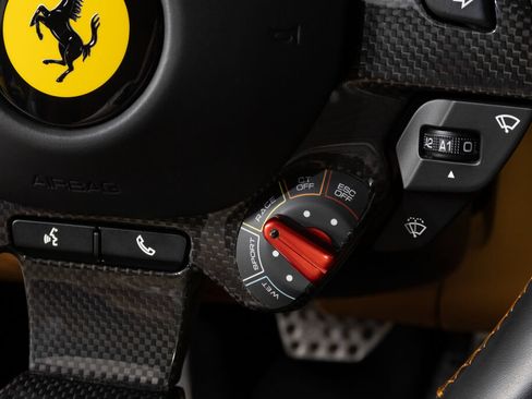 Used 2019 Ferrari 812 Superfast RWD image 32