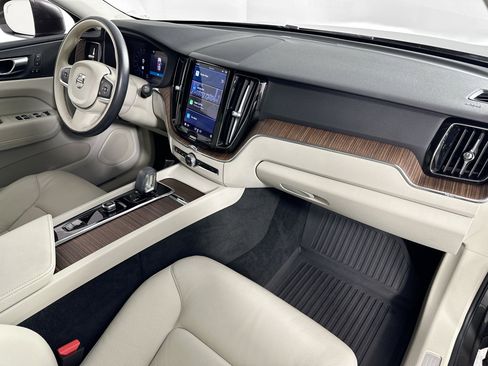 Used 2022 Volvo XC60 B5 Momentum w/ Protection Package Premier image 28