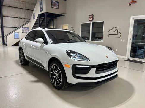 Used 2023 Porsche Macan Turbo image 56